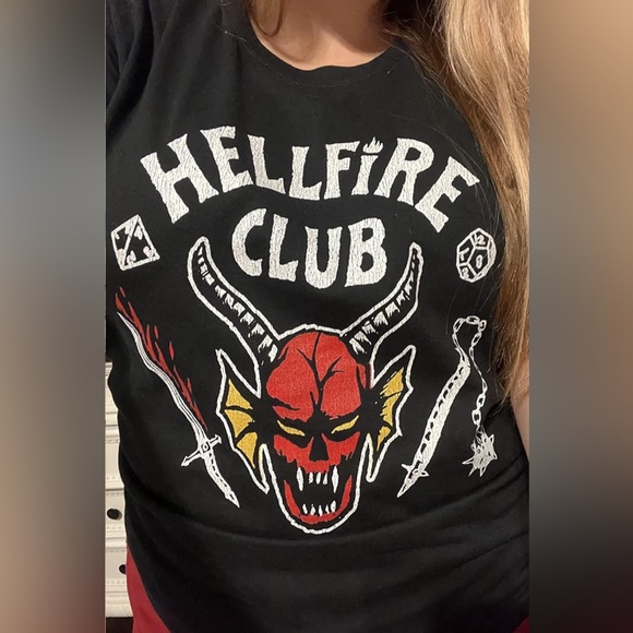 Stranger Things 4 Hellfire Club Skull & Weapons T-Shirt - Picture 3 of 5